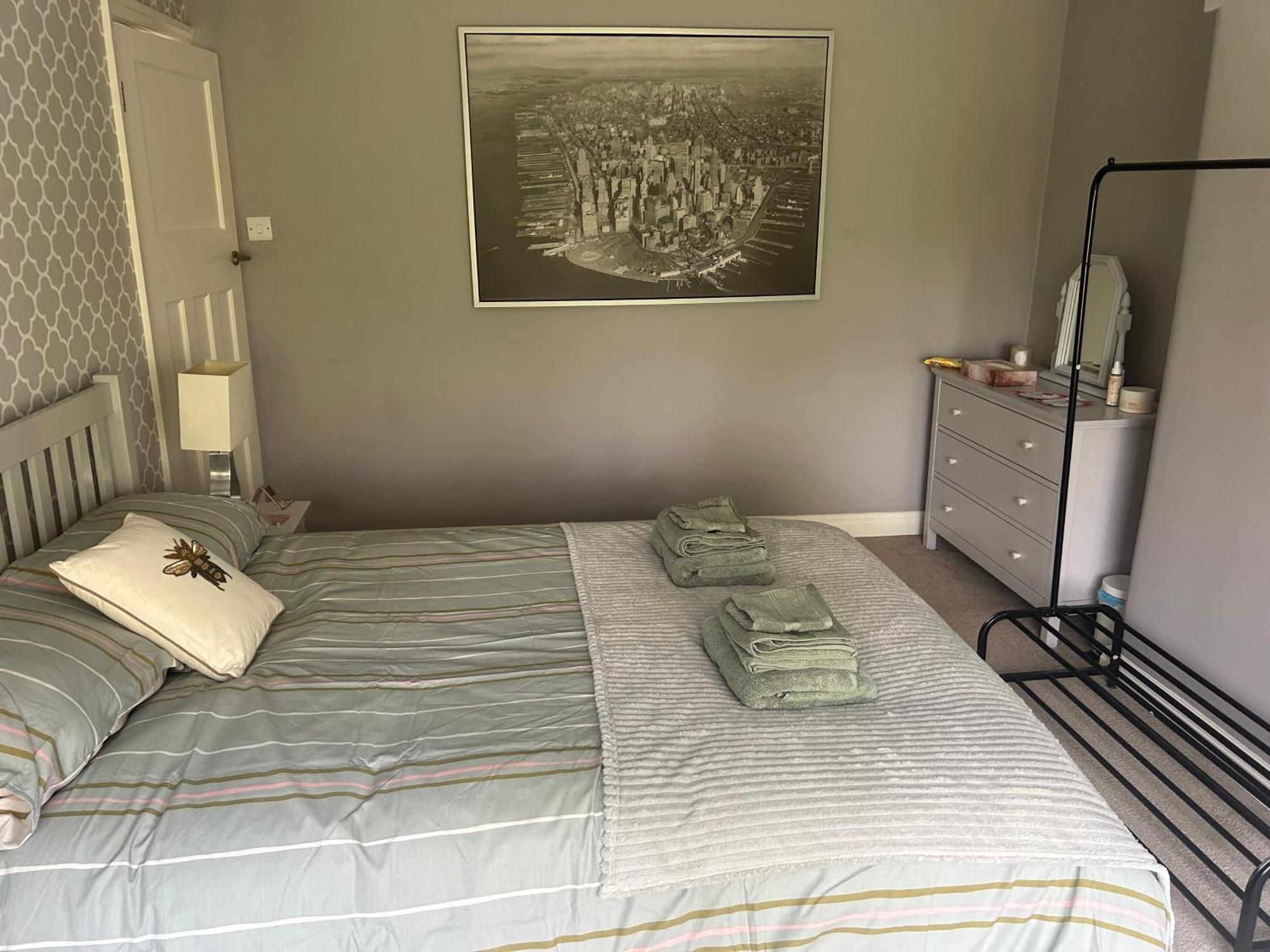 Lovely, Large Double Bedroom With Park View In Home Hazel Grove Exterior foto