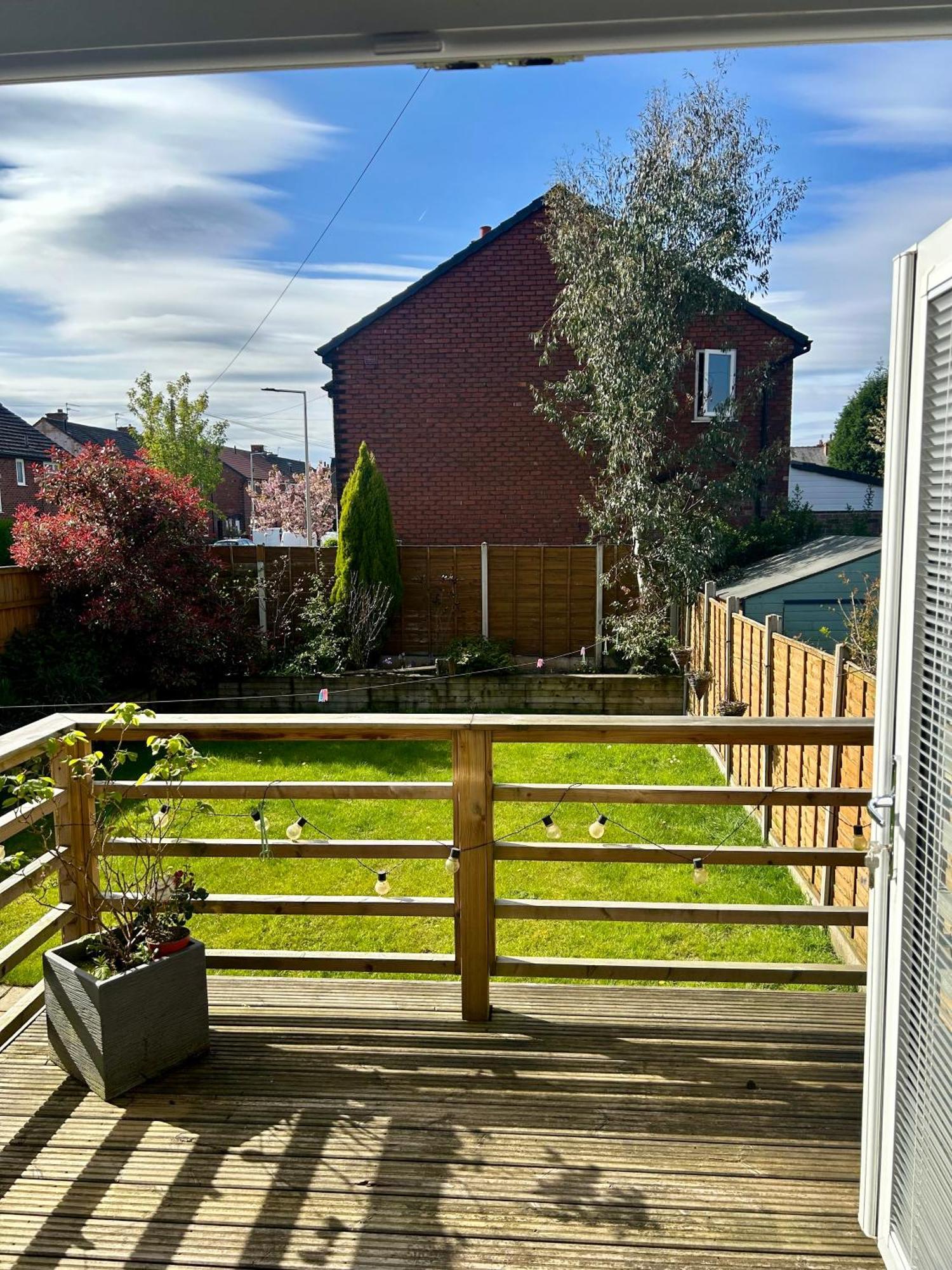 Lovely, Large Double Bedroom With Park View In Home Hazel Grove Exterior foto